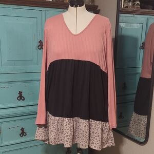 Elegant Pink and Black Tunic with Leopard Print Hem